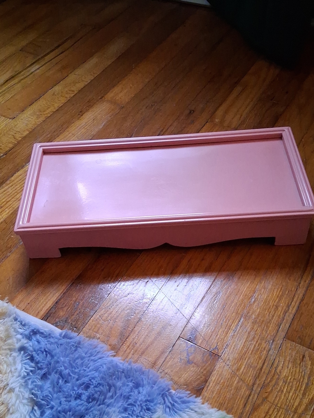 Decorative Pink Metal Riser/stand